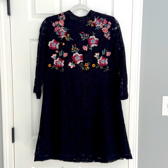 Umgee Dresses & Skirts - Vintage Size M boutique lace embroidered dress